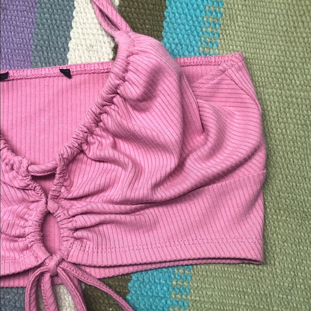 🌸Pink Ruched Crop Top 🪷 - Picture 4 of 8